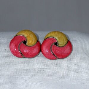 Vintage Pink & Tan Enamel Swirl Earrings – Retro Studs